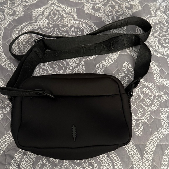 Thacker Neoprene Black Cocoon Camera Crossbody Bag EUC Ret $98 - Picture 7 of 10